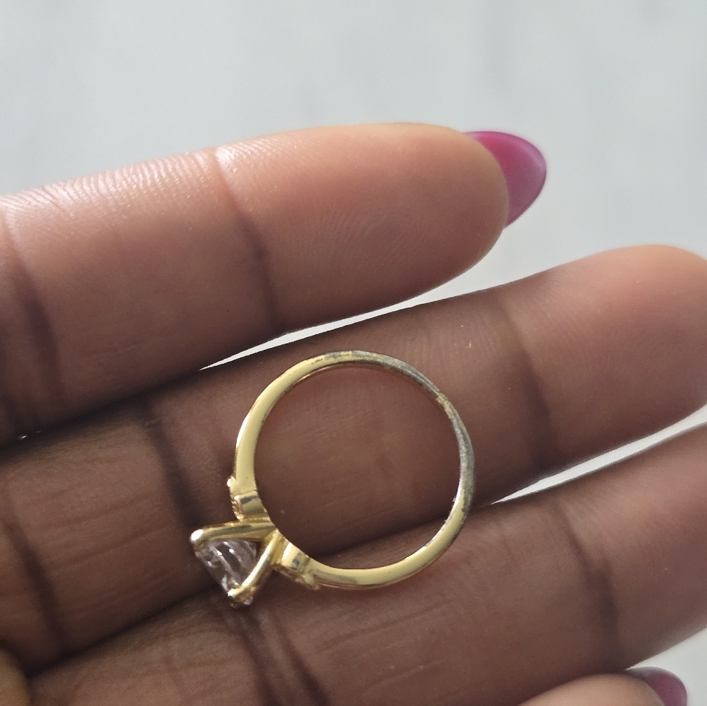 Macy's Women Engagement Ring Size 6 Gold Plated has a small blemish - Picture 7 of 9